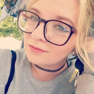 Meet your Posher, Holly